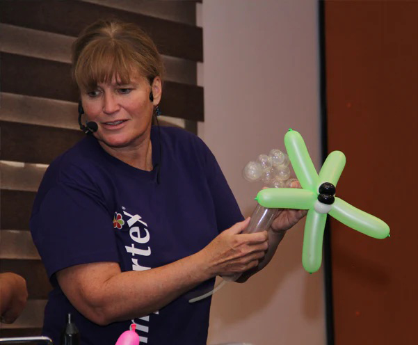 女性とバルーン